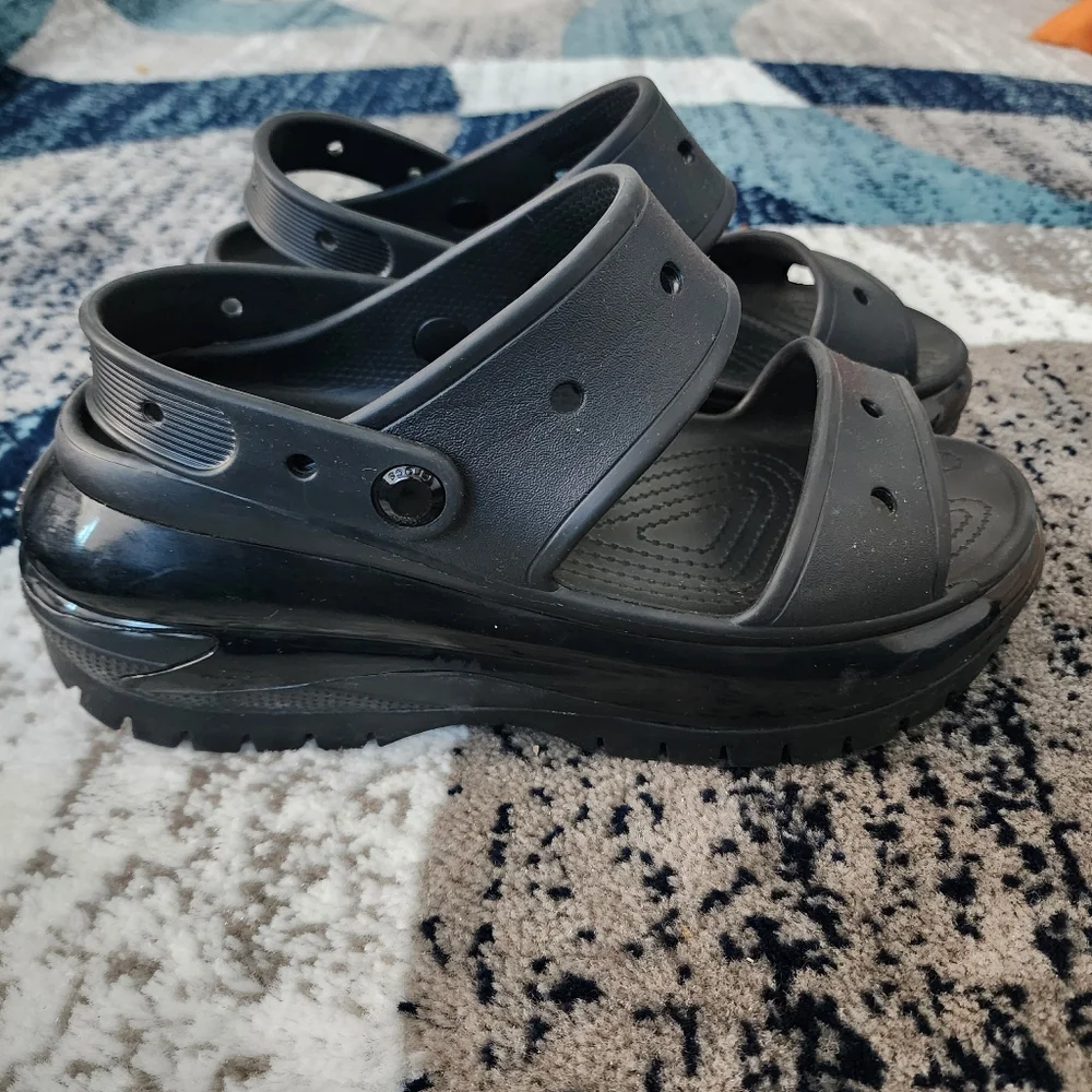 Crocs Mega Crush Mens Size 9 Black Beach Walking Outdoor Platform Sandals Shoes
